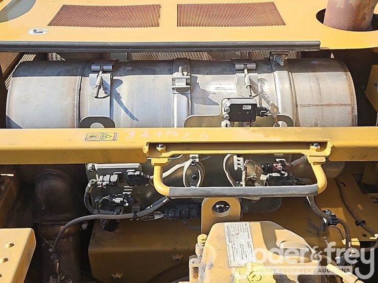2019-caterpillar-336-image-46