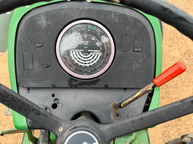 1980-john-deere-2240-image-40