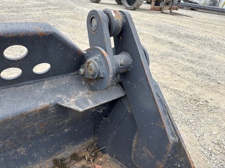 84"-4-in-1-bucket-image-10