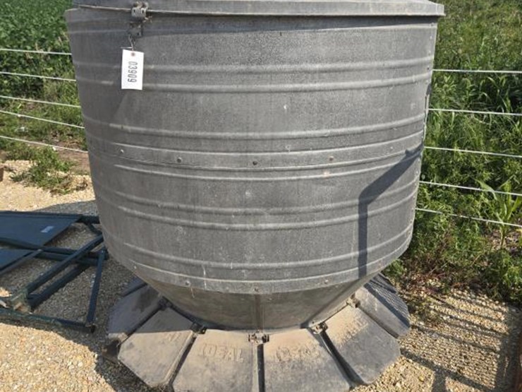 #3909-•-ideal-hog-feeder-image-2