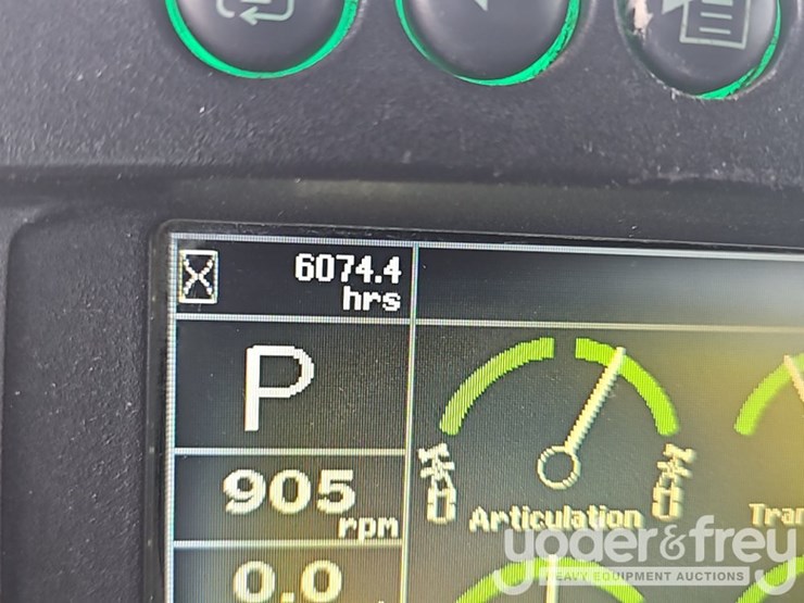 2014-deere-770g-image-35