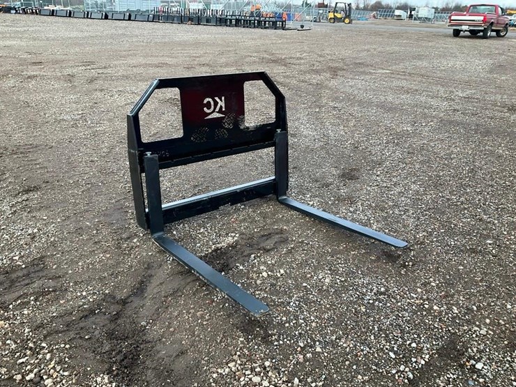 #1414-•-45"-skid-steer-fork-frame-w/42in-forks-image-2