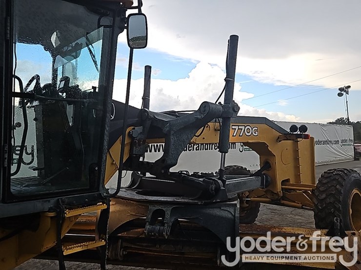 2014-deere-770g-image-8