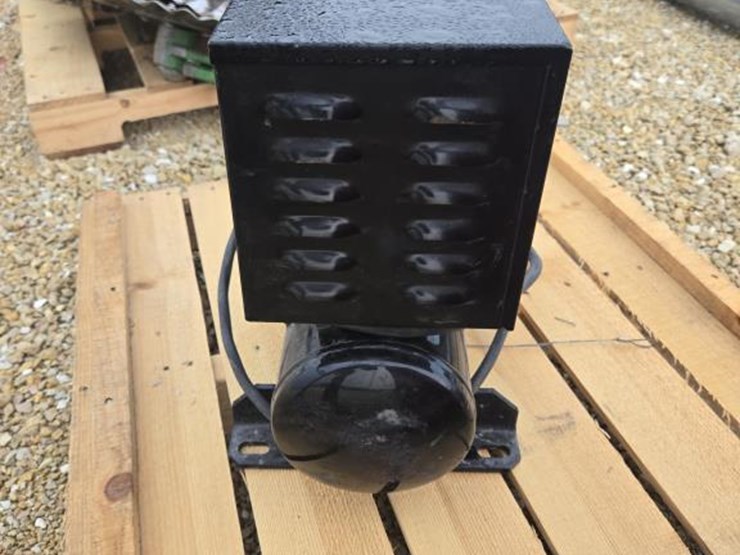 #3948-•-precision-planting-12-volt-air-compressor-image-8