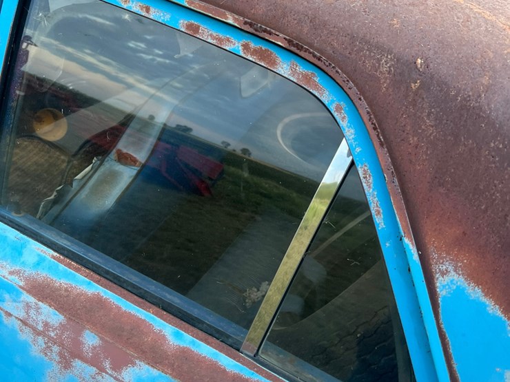 1972-plymouth-valient￼,-slant-six-engine-and-manual-transmission,-glass-is-good,-leaf-springs,-been-sitting-for-a-long-time.-image-72