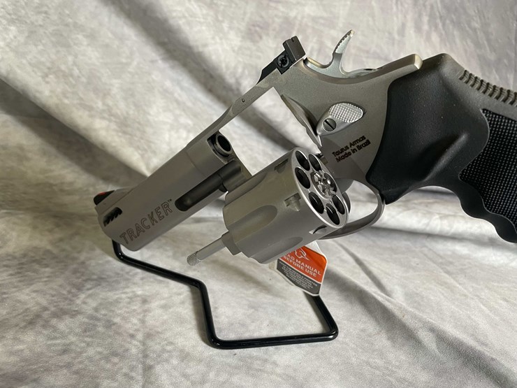 #4549-•-taurus-m627-tracker-357-mag-revolver,-sn:-aem939894-image-17