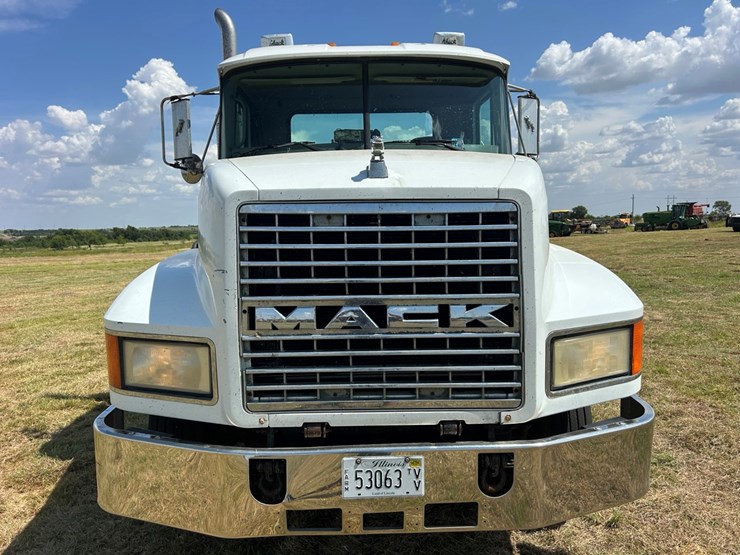 2001-mack-ch613-image-18