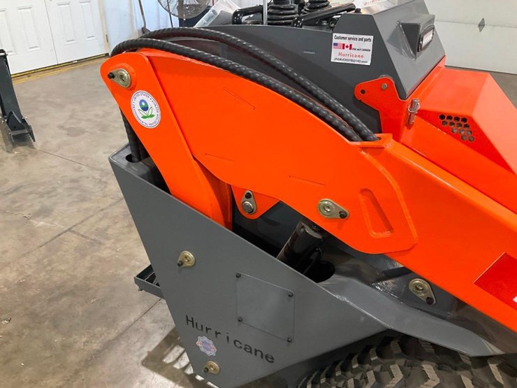 #1010-•-hurricane-hrc600l-mini-skid-steer-loader-image-8