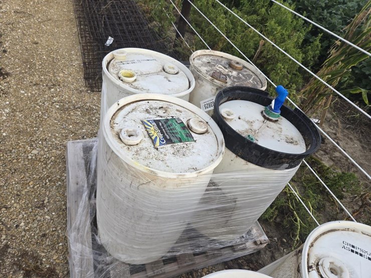 #3925-•-pallet-of-4-plastic-barrels-image-2