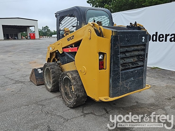 2016-caterpillar-236d-image-3