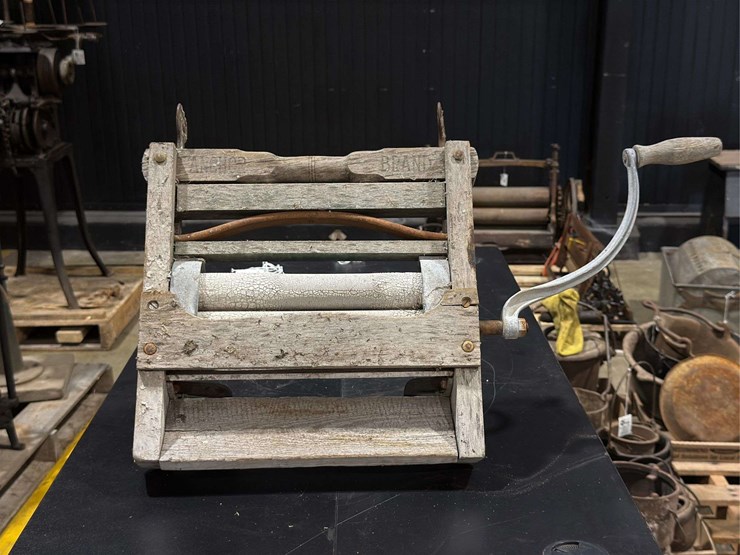 antique-laundry-tools-image-8