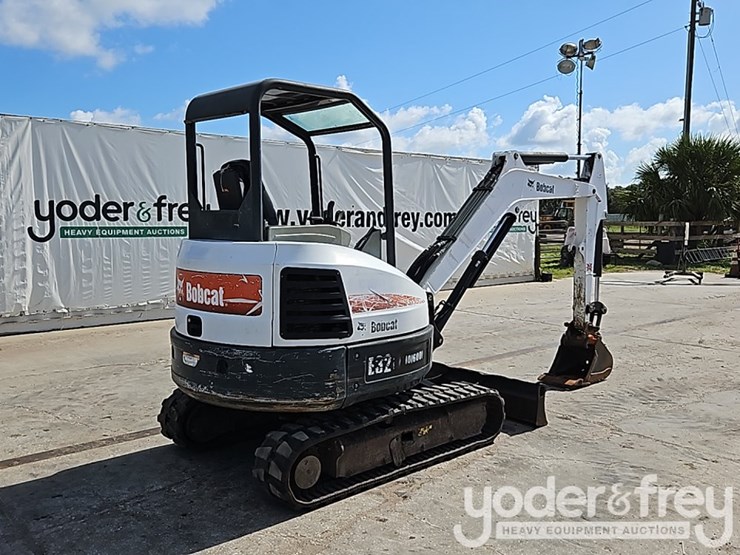 2017-bobcat-e32-image-4