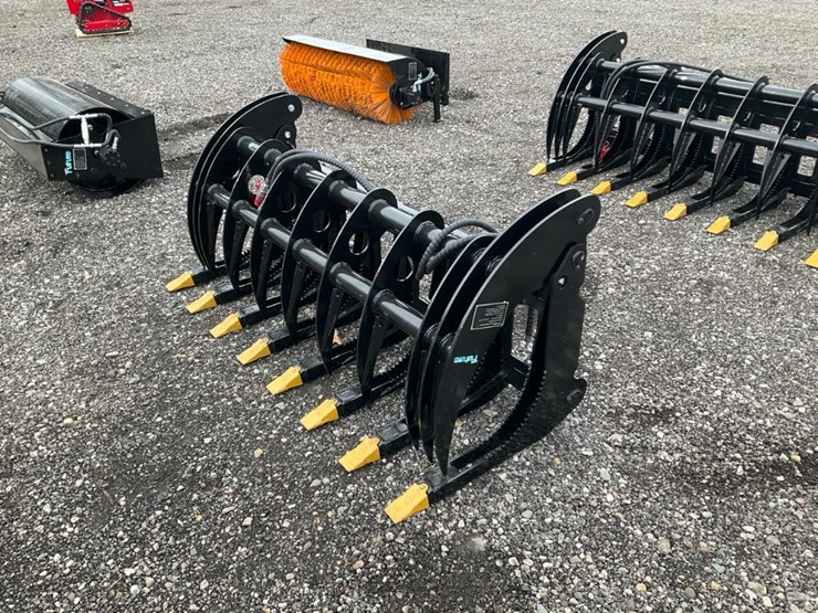 #1383-•-unused-future-skid-steer-grapple-image-4