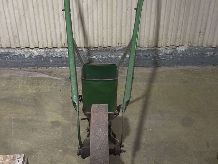 (2)-walk-behind/push-planters-image-14