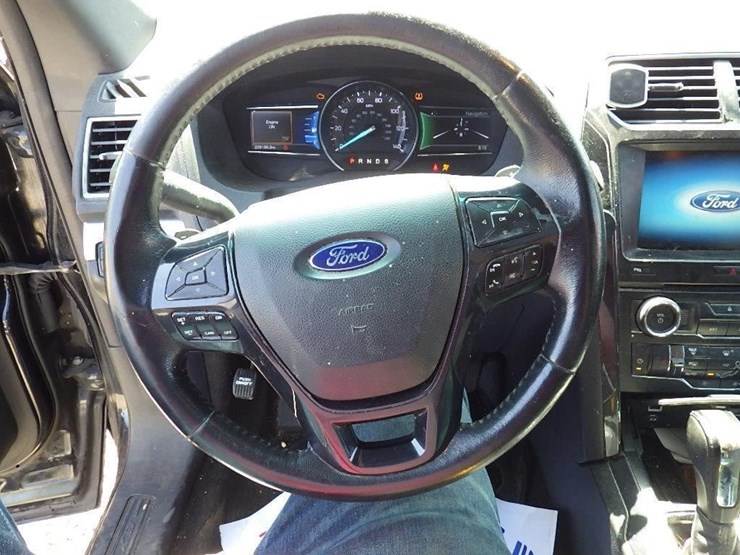 2016-ford-explorer-xlt-image-21