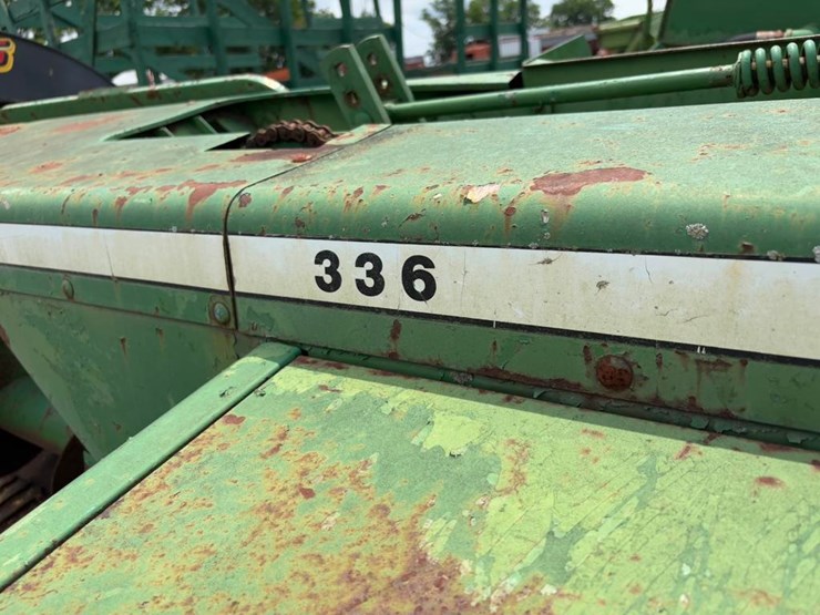 john-deere-336-image-7