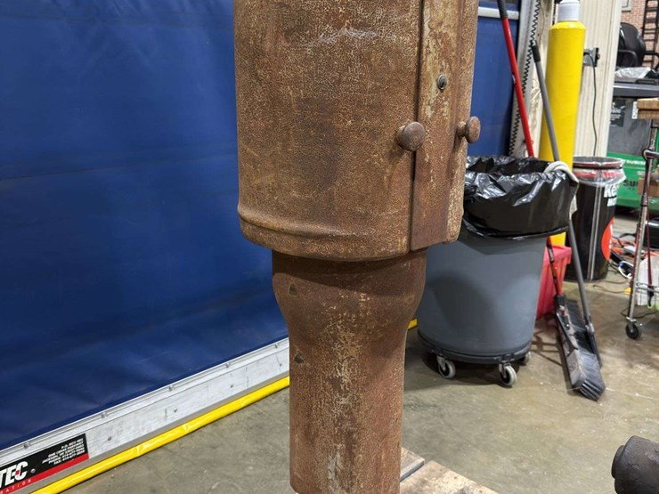 t-8-gas-pump-image-2