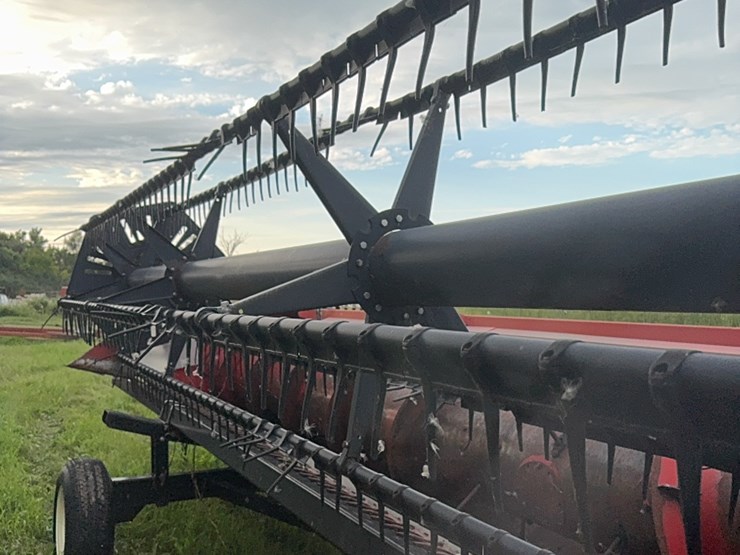 24’-massey-ferguson-soybean-header-image-25