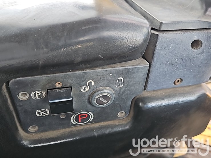 2005-caterpillar-d5n-image-32