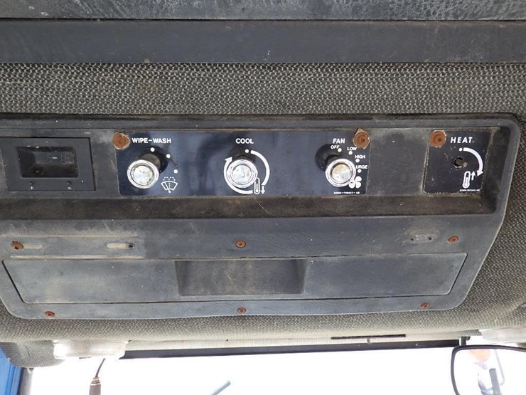 ford-8830-image-27