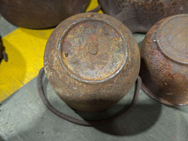 large-group-of-cast-iron-pots-image-13