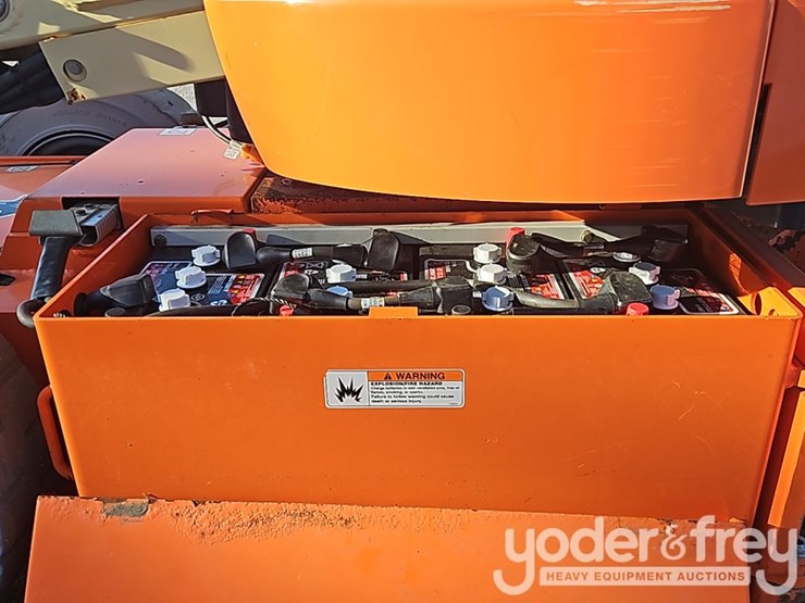 2004-jlg-e300ajp-image-29
