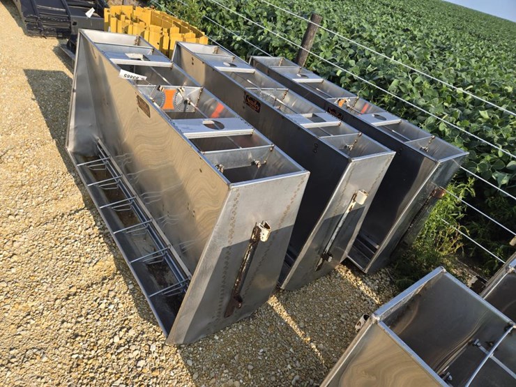 #3865-•-(3)-smidley-stainless-steel-feeders-image-3