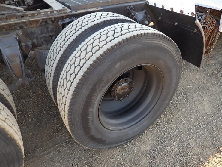 2016-freightliner-cascadia-113-image-41