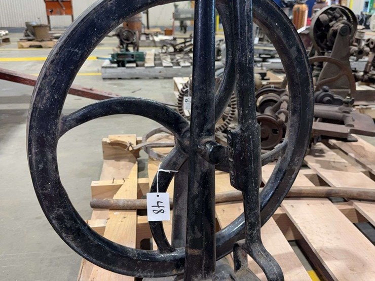 cast-iron-cwt-co.-watchmakers-treadle-image-16