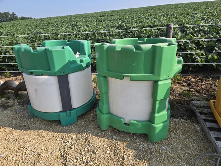 #3856-•-(2)-150-gallon-poly-totes-image-7