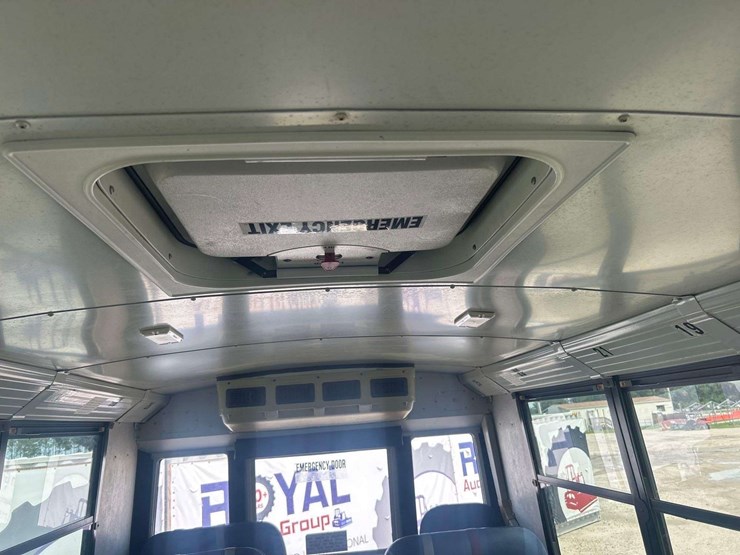2009-freightliner-b2-image-16