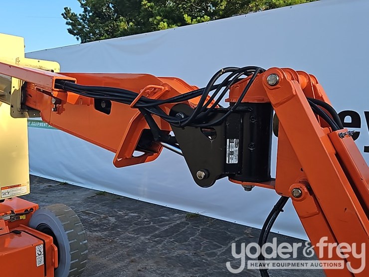 2004-jlg-e300ajp-image-14