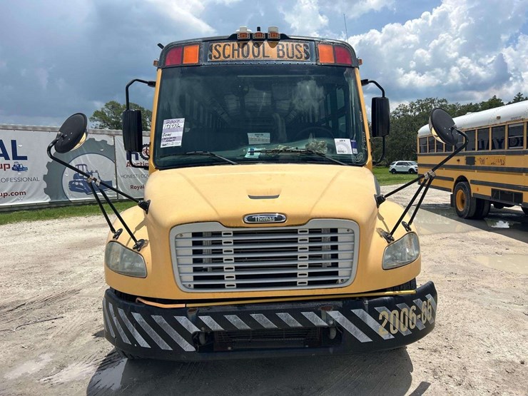 2007-freightliner-b2-image-24
