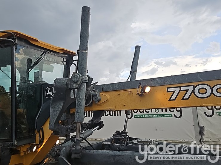 2014-deere-770g-image-10
