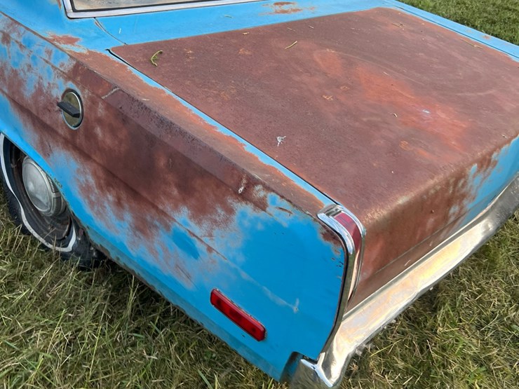 1972-plymouth-valient￼,-slant-six-engine-and-manual-transmission,-glass-is-good,-leaf-springs,-been-sitting-for-a-long-time.-image-67