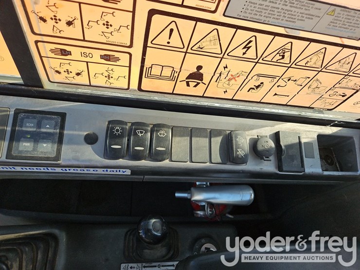 2019-doosan-dx85r-3-image-35