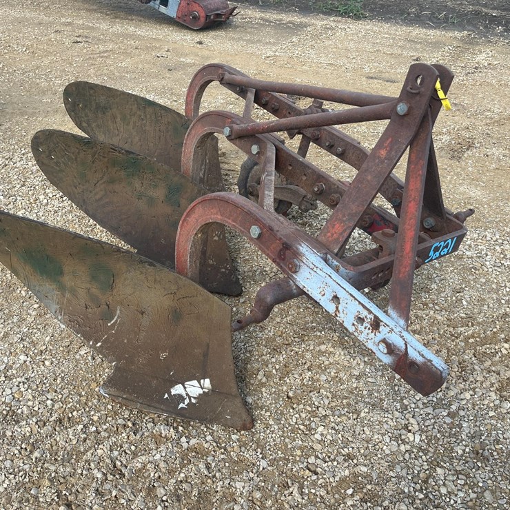 MASSEY-FERGUSON 3