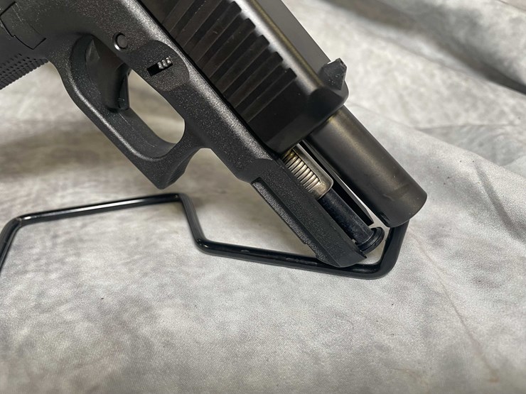 #4562-•-glock-19-gen-5-9mm-luger-semi-auto-pistol,-sn:-cdyz003-image-15