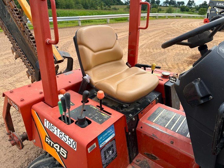 2017-ditch-witch-rt45-image-25