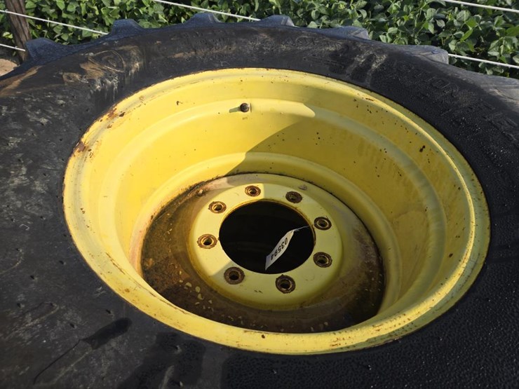 #3887-•-pair-23.1-x-26-tires-on-john-deere-rims-image-8