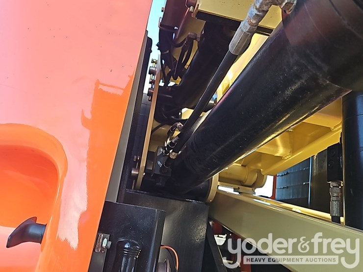 2004-jlg-e300ajp-image-18