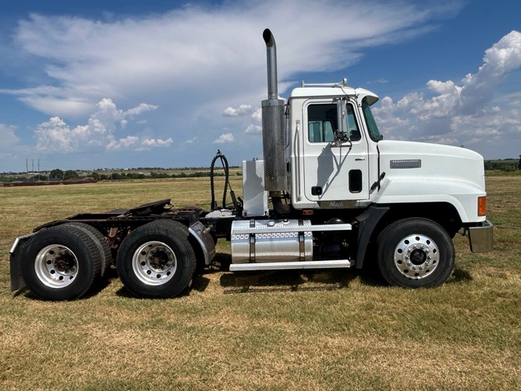 2001-mack-ch613-image-28