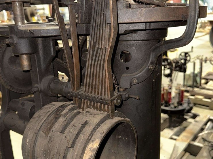 circular-knitting-machine-image-13