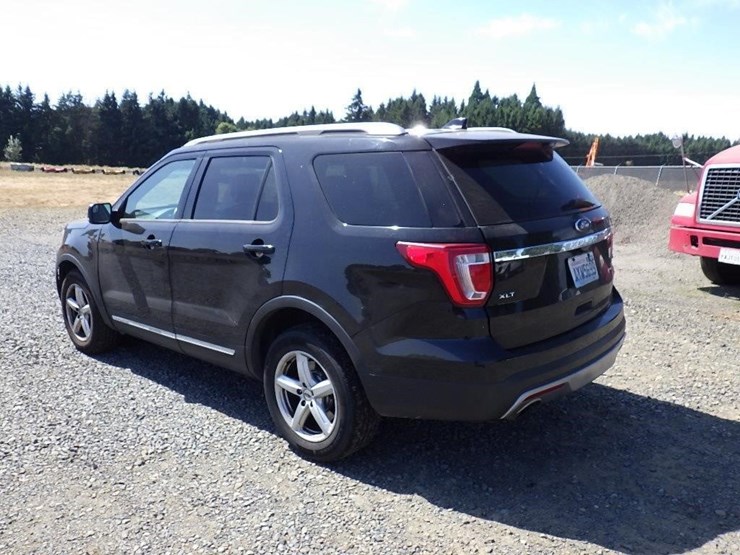 2016-ford-explorer-xlt-image-5