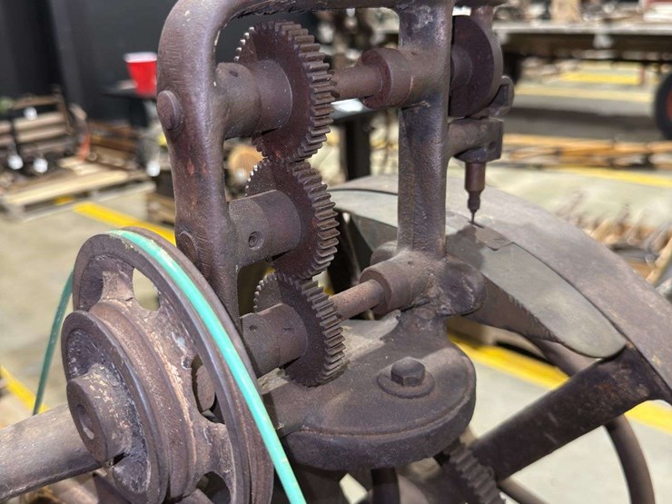 foot-powered-treadle-machine-image-13