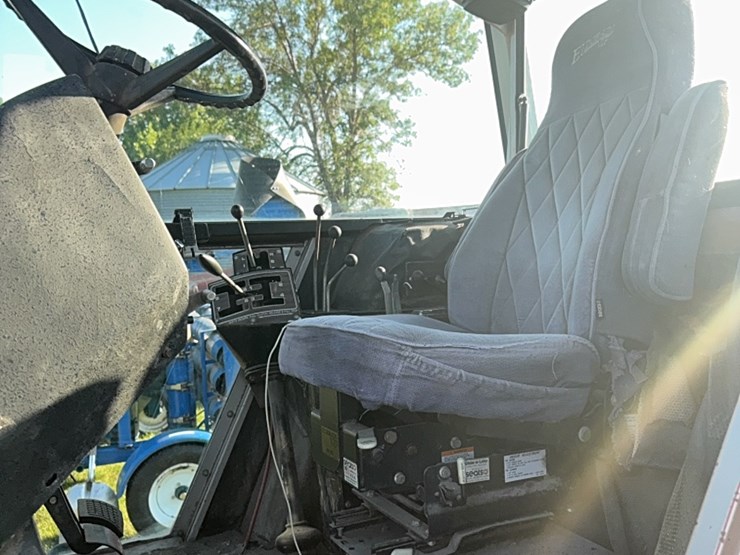massey-ferguson-2705-image-30