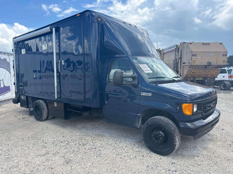 2007-ford-e450-image-2
