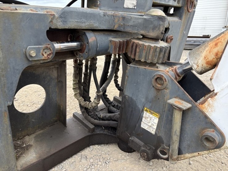 bobcat-811-backhoe-attachment-image-12