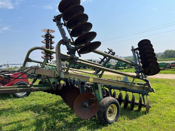 john-deere-230-image-4