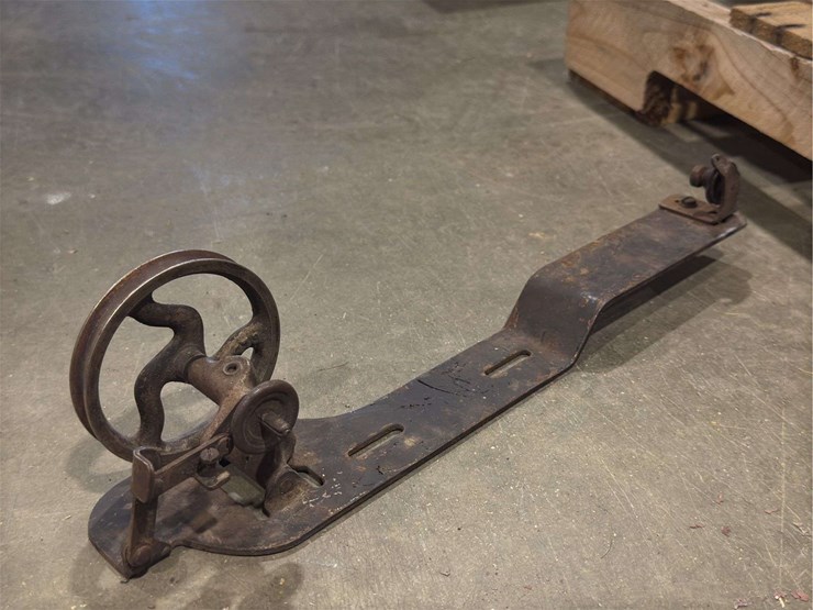 lot-of-machinery-components?-image-5
